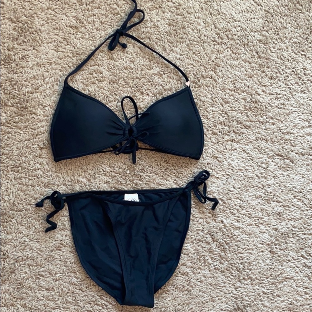 Body glove Black swimsuit top and bottom.